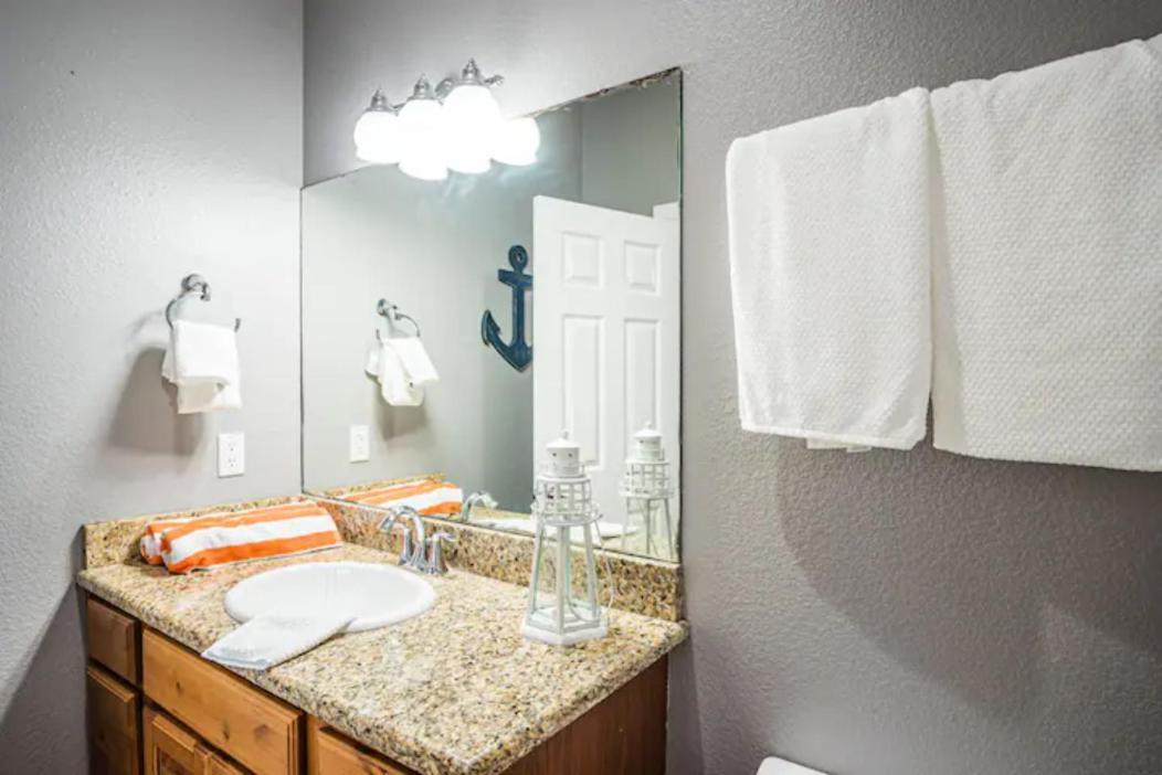 7 Bedroom Home Steps To The Beach With 4 Patios And Pool! Sleeps 20 Port Aransas Buitenkant foto