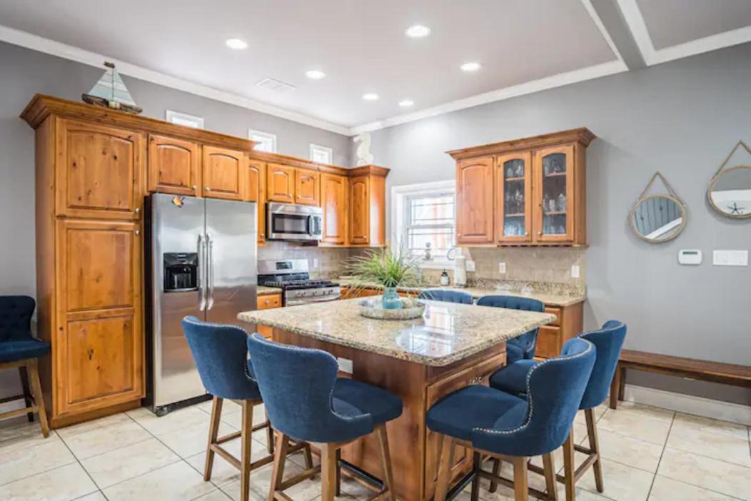 7 Bedroom Home Steps To The Beach With 4 Patios And Pool! Sleeps 20 Port Aransas Buitenkant foto