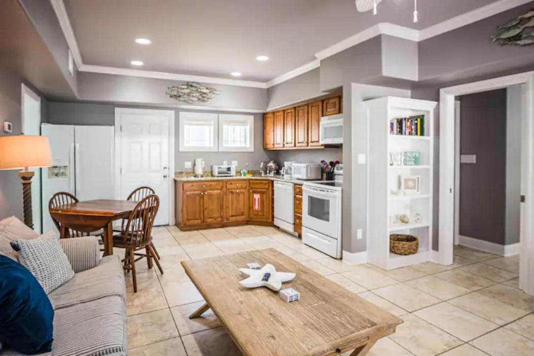 7 Bedroom Home Steps To The Beach With 4 Patios And Pool! Sleeps 20 Port Aransas Buitenkant foto
