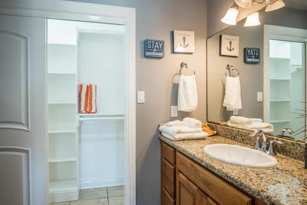 7 Bedroom Home Steps To The Beach With 4 Patios And Pool! Sleeps 20 Port Aransas Buitenkant foto