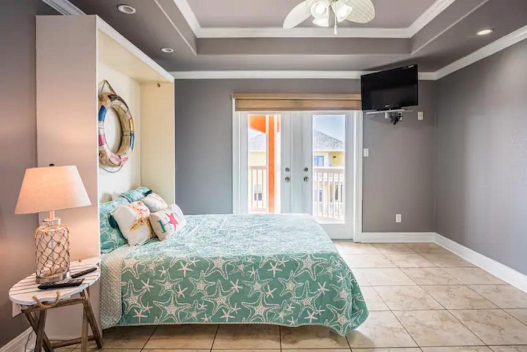7 Bedroom Home Steps To The Beach With 4 Patios And Pool! Sleeps 20 Port Aransas Buitenkant foto