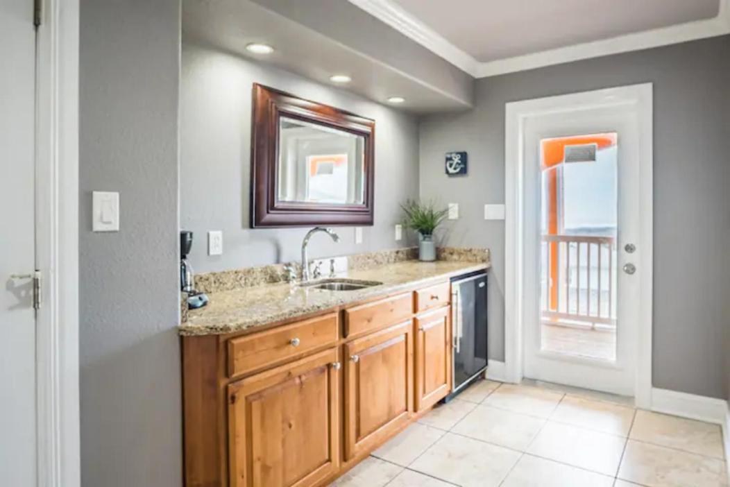 7 Bedroom Home Steps To The Beach With 4 Patios And Pool! Sleeps 20 Port Aransas Buitenkant foto